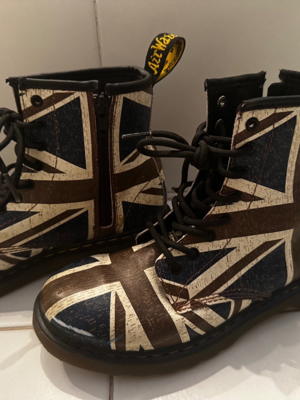 UNION JACK DOC MARTEN WOMENS US SIZE 3 BRITTISH FLAG BOOTS